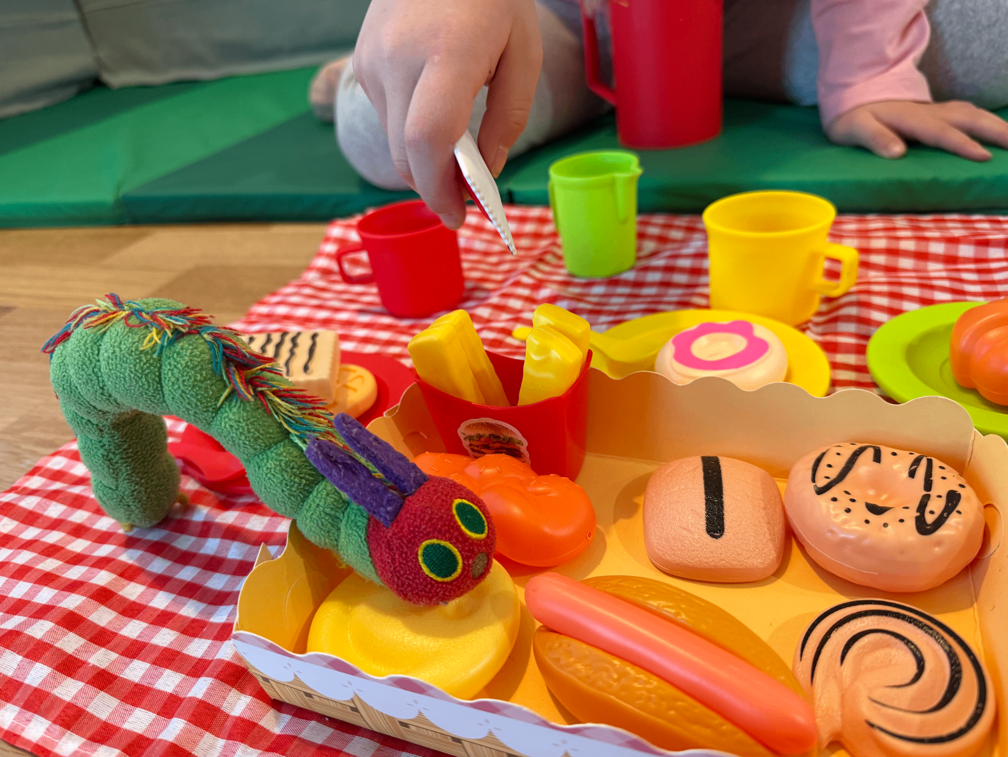 🍽️ She starts taking care of it