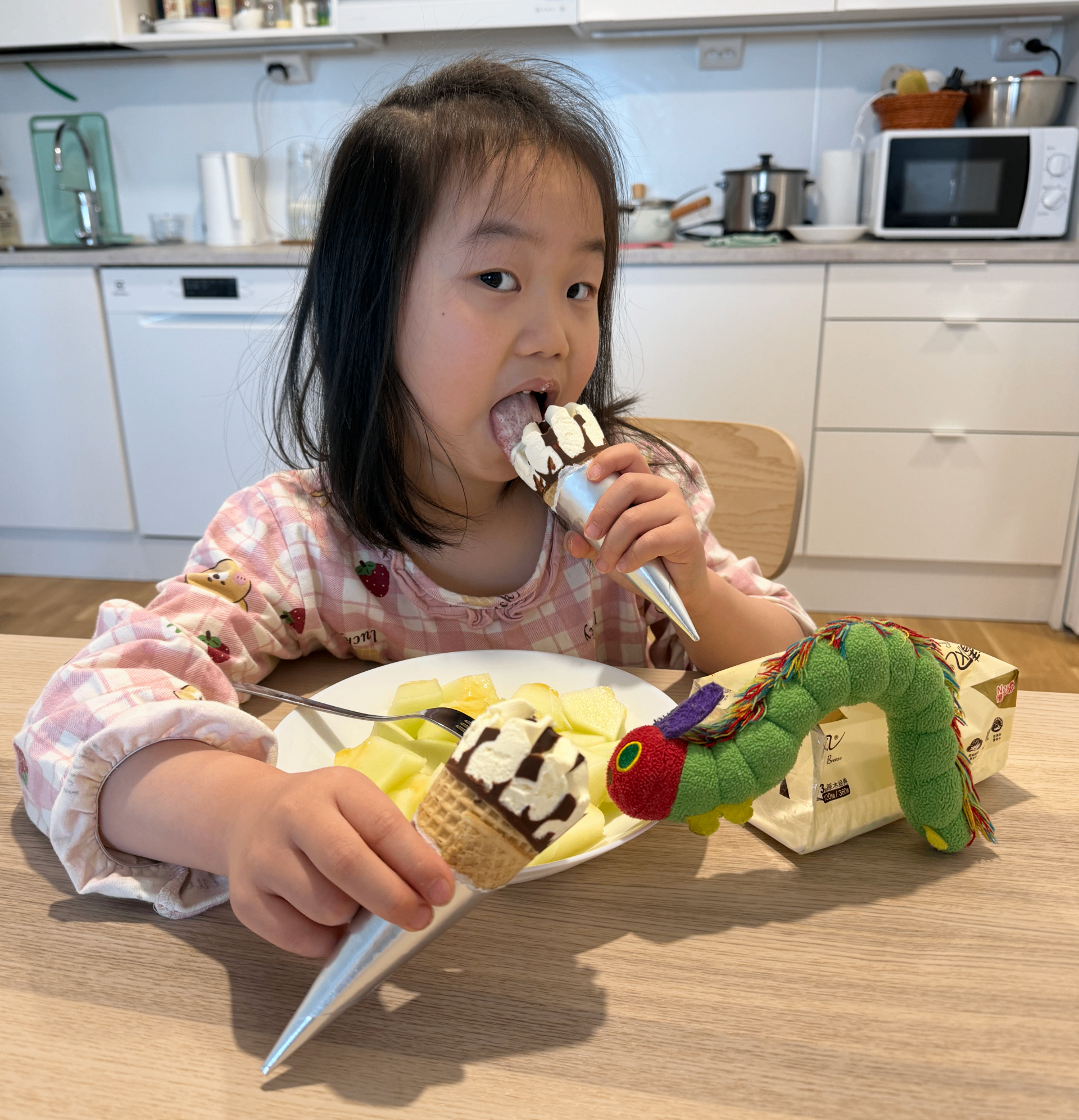 🍦 The caterpillar wants ice cream too